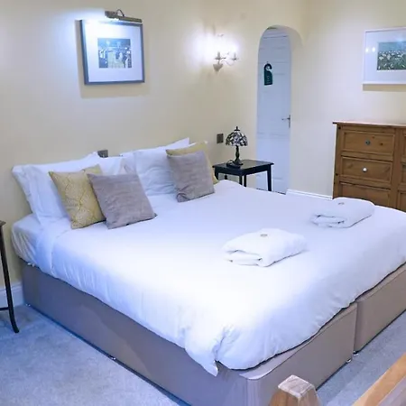 23 St Mary's 4*
