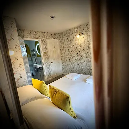 23 St Mary's 4*