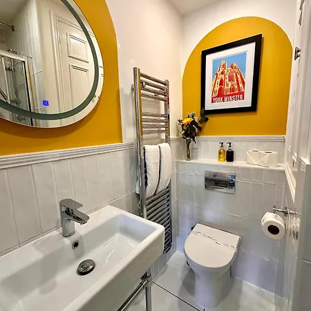 23 St Mary's Bed & Breakfast 4*