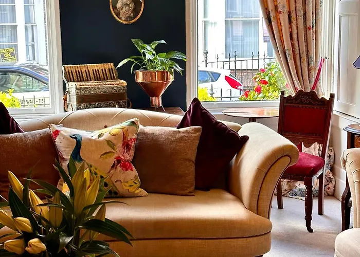 Alojamento de Acomodação e Pequeno-almoço 23 St Mary's 4*